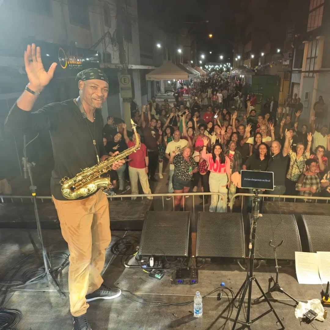 andersonaprigiosax_17998086 andersonaprigiosax_17998086